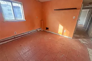 192 Ferraris St, Copiague, NY 11726 - Photo 17