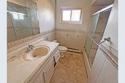 192 Ferraris Street, Copiague, NY 11726 - Photo 11