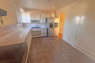 192 Ferraris St, Copiague, NY 11726 - Photo 9