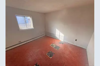 192 Ferraris Street, Copiague, NY 11726 - Photo 19