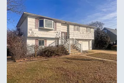 192 Ferraris Street, Copiague, NY 11726 - Photo 3