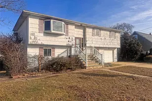 192 Ferraris St, Copiague, NY 11726 - Photo 3