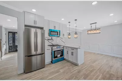 39 E Lyons Street, Melville, NY 11747 - Photo 11