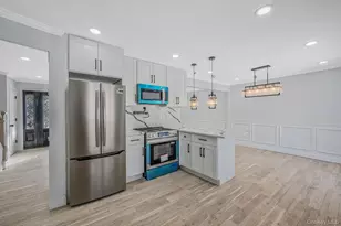 39 E Lyons St, Melville, NY 11747 - Photo 11