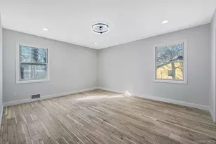 39 E Lyons St, Melville, NY 11747 - Photo 15