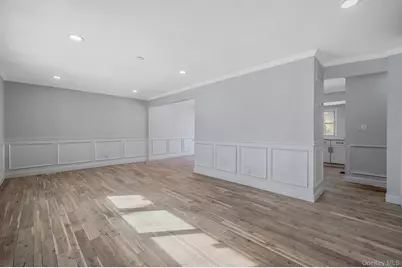 39 E Lyons Street, Melville, NY 11747 - Photo 3