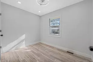 39 E Lyons St, Melville, NY 11747 - Photo 17