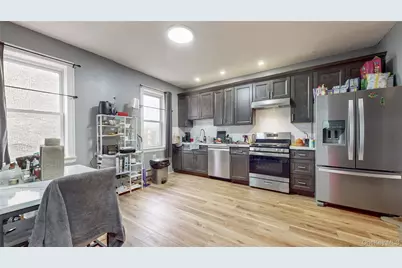 82 Moquette Row N, Yonkers, NY 10703 - Photo 5