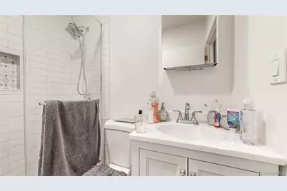 82 Moquette Row N, Yonkers, NY 10703 - Photo 13