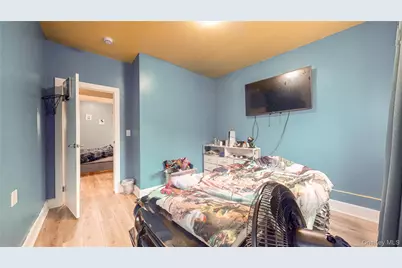 82 Moquette Row N, Yonkers, NY 10703 - Photo 11