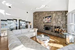 3094 Riverside Dr, Wantagh, NY 11793 - Photo 15