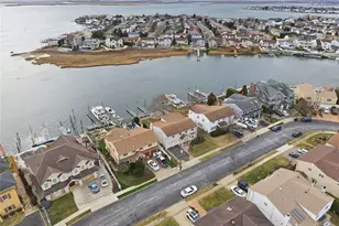 3094 Riverside Dr, Wantagh, NY 11793 - Photo 41