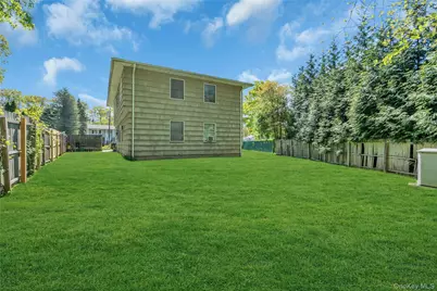 106 Summit Drive, Smithtown, NY 11787 - Photo 23