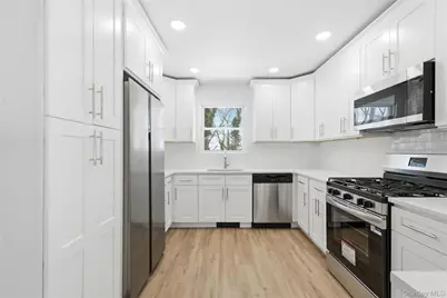 138 Calvert Avenue, Ronkonkoma, NY 11779 - Photo 5