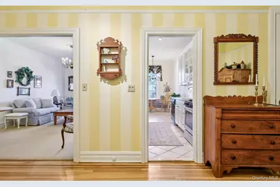 12 Hamilton Place #B5, Garden City, NY 11530 - Photo 3