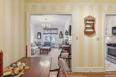 12 Hamilton Place #B5, Garden City, NY 11530 - Photo 5