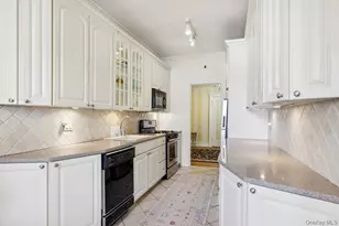 12 Hamilton Pl, Garden City, NY 11530 - Photo 11