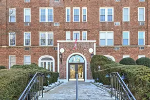 12 Hamilton Pl, Garden City, NY 11530 - Photo 3