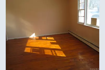 334 Robbins Street, Lindenhurst, NY 11757 - Photo 3