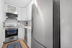 54-40 Little Neck Pkwy, Little Neck, NY 11362 - Photo 17