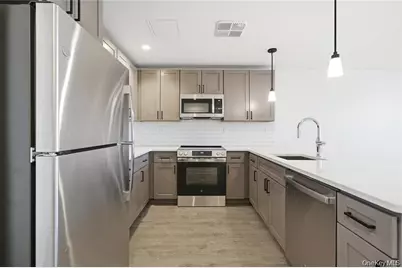 180 Deer Park Avenue #215, Babylon, NY 11702 - Photo 9