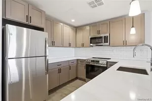 180 Deer Park Ave, Babylon, NY 11702 - Photo 11