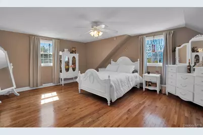 8 Beverly Lane, East Moriches, NY 11940 - Photo 15