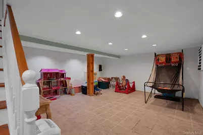 8 Beverly Lane, East Moriches, NY 11940 - Photo 19