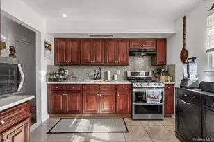 22 Hudson Pl, Hempstead, NY 11550 - Photo 7