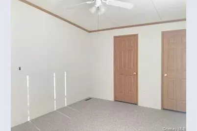 1661 Old Country Road #195, Riverhead, NY 11901 - Photo 11