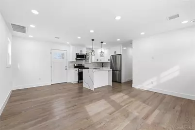 39 E Oakdale Street, Bay Shore, NY 11706 - Photo 9