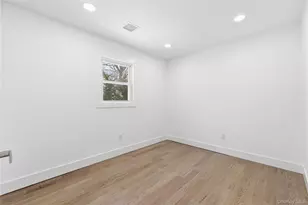 39 E Oakdale St, Bay Shore, NY 11706 - Photo 23