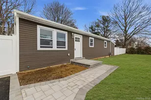 39 E Oakdale St, Bay Shore, NY 11706 - Photo 5