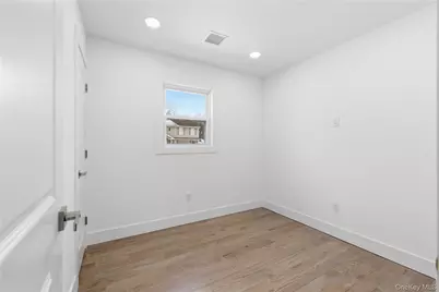 39 E Oakdale Street, Bay Shore, NY 11706 - Photo 25