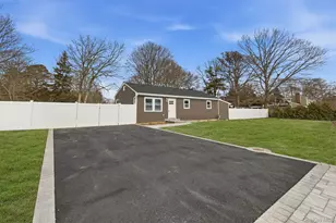 39 E Oakdale St, Bay Shore, NY 11706 - Photo 3