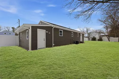 39 E Oakdale Street, Bay Shore, NY 11706 - Photo 27