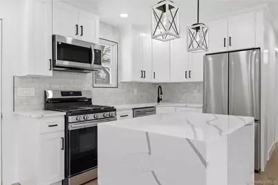 39 E Oakdale Street, Bay Shore, NY 11706 - Photo 13