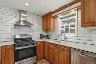 3 Tappen Dr, Melville, NY 11747 - Photo 9