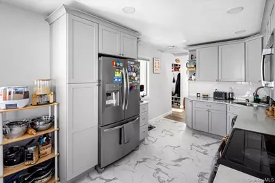 2 Violet Lane, Levittown, NY 11756 - Photo 17