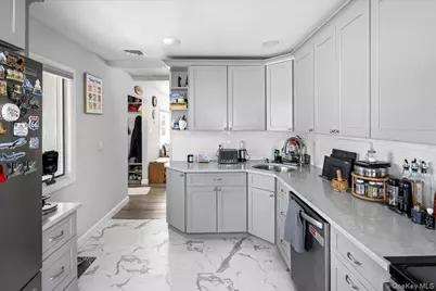 2 Violet Lane, Levittown, NY 11756 - Photo 13