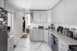 2 Violet Ln, Levittown, NY 11756 - Photo 13