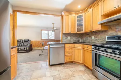 560 Stowe Avenue, Baldwin, NY 11510 - Photo 9