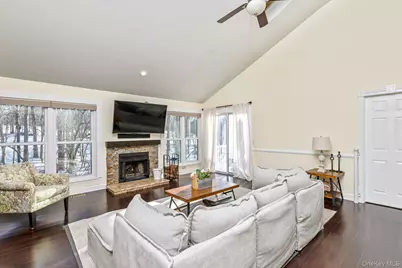 [Address not provided], Manorville, NY 11949 - Photo 11