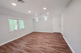 32 Valley Rd, Old Westbury, NY 11568 - Photo 29