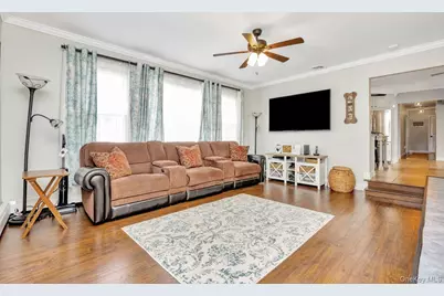 22 Wiggins Street, Ronkonkoma, NY 11779 - Photo 7