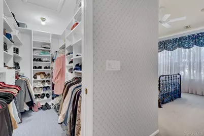 202 Carriage Lane, Plainview, NY 11803 - Photo 15