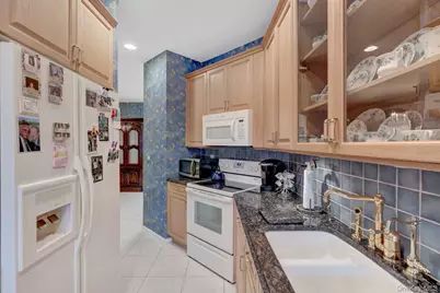 202 Carriage Lane, Plainview, NY 11803 - Photo 5