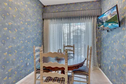 202 Carriage Lane, Plainview, NY 11803 - Photo 11