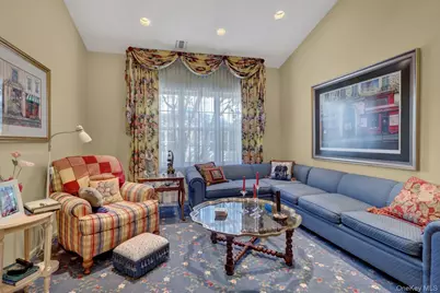 202 Carriage Lane, Plainview, NY 11803 - Photo 7