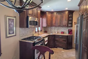 912 Oaks Dr, Franklin Square, NY 11010 - Photo 5